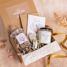 Hampers and Gifts to the UK - Send the With Heartfelt Sympathy Gift Box